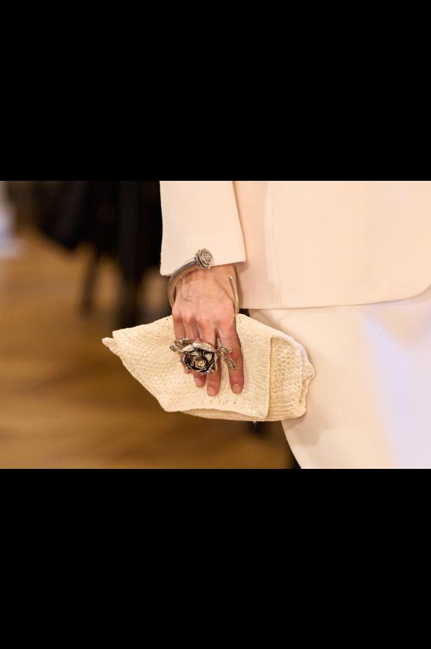 أبعد من مجرد فصل.. مجموعة ‏Magda Butrym‏ تحوّل الشتاء إلى موقف وبصمة