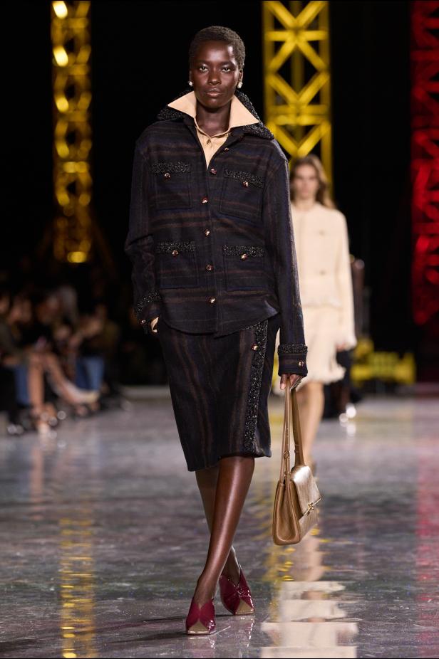 اختلاف النهار والليل في رؤية بلازي  من الأناقة الوظيفية إلى البريق الاحتفالي في مجموعة Chanel لخريف 2026 