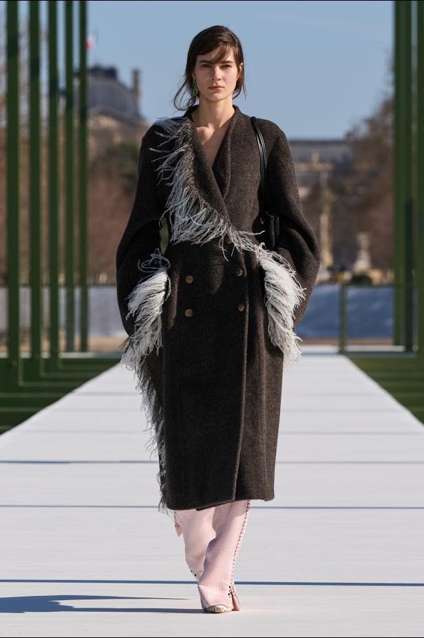 مجموعة ديور لخريف وشتاء 2026... أندرسون يستعيد أمجاد القرن الثامن عشر بلمسة عصرية