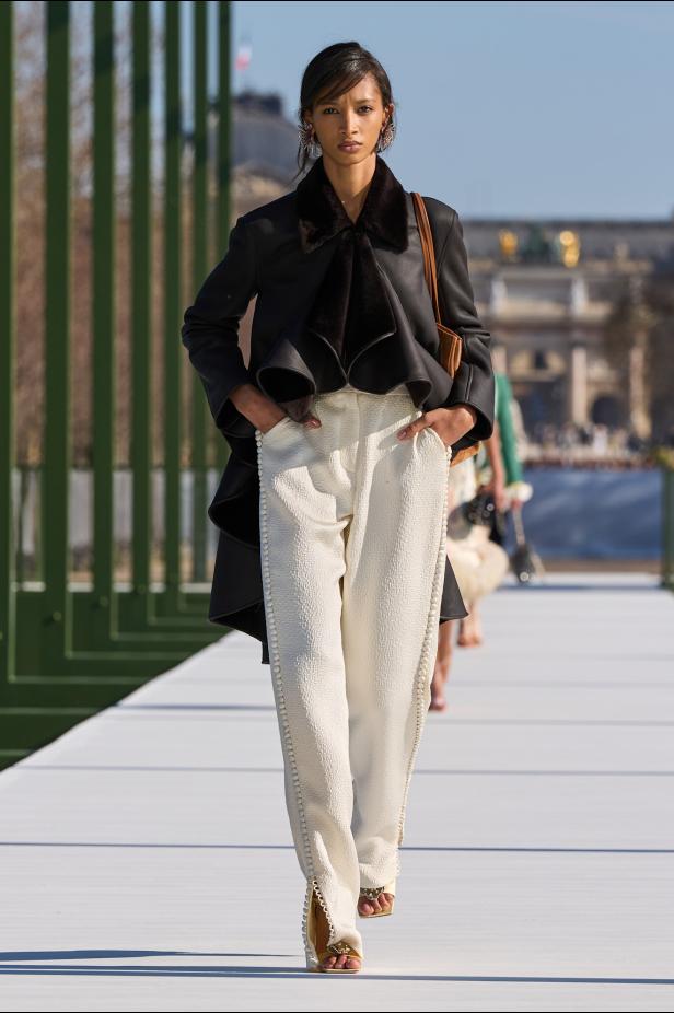 مجموعة ديور لخريف وشتاء 2026... أندرسون يستعيد أمجاد القرن الثامن عشر بلمسة عصرية