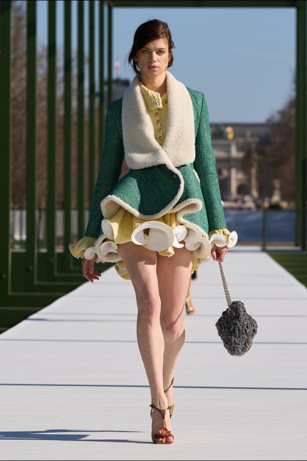 مجموعة ديور لخريف وشتاء 2026... أندرسون يستعيد أمجاد القرن الثامن عشر بلمسة عصرية