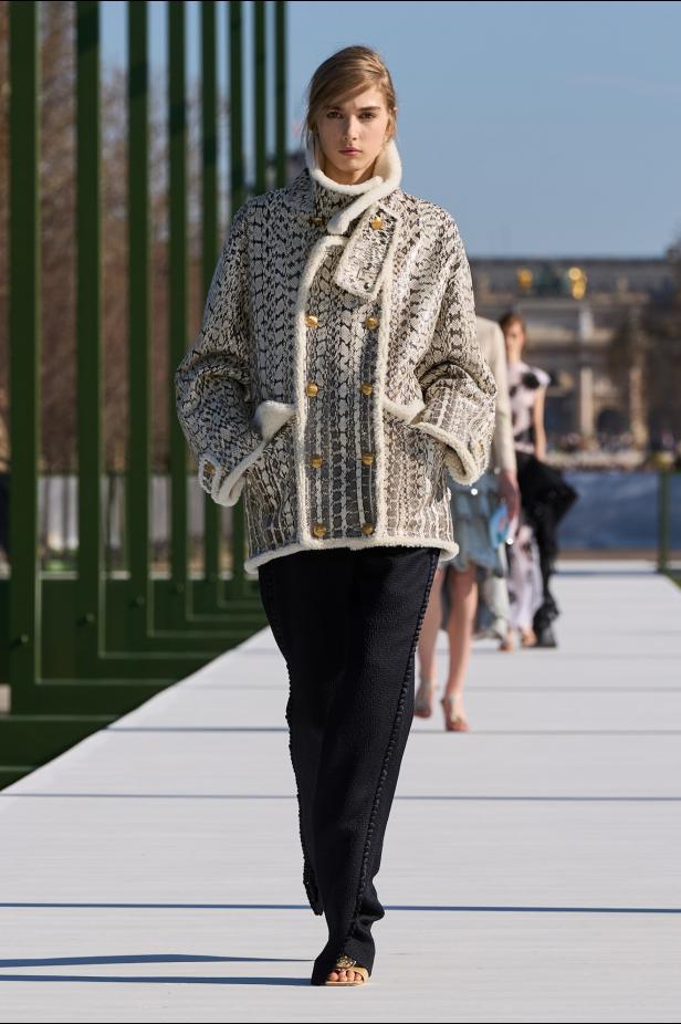 مجموعة ديور لخريف وشتاء 2026... أندرسون يستعيد أمجاد القرن الثامن عشر بلمسة عصرية