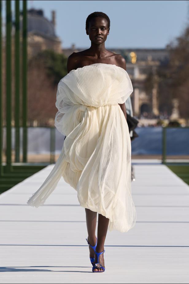 مجموعة ديور لخريف وشتاء 2026... أندرسون يستعيد أمجاد القرن الثامن عشر بلمسة عصرية