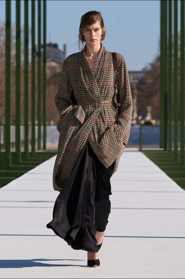 مجموعة ديور لخريف وشتاء 2026... أندرسون يستعيد أمجاد القرن الثامن عشر بلمسة عصرية