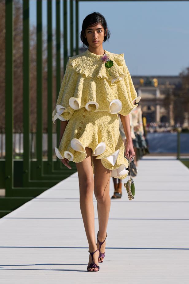 مجموعة ديور لخريف وشتاء 2026... أندرسون يستعيد أمجاد القرن الثامن عشر بلمسة عصرية