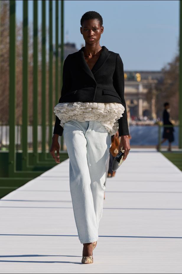 مجموعة ديور لخريف وشتاء 2026... أندرسون يستعيد أمجاد القرن الثامن عشر بلمسة عصرية