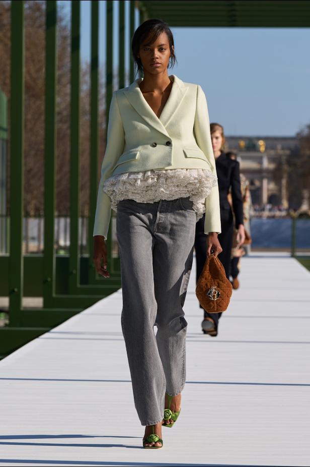 مجموعة ديور لخريف وشتاء 2026... أندرسون يستعيد أمجاد القرن الثامن عشر بلمسة عصرية