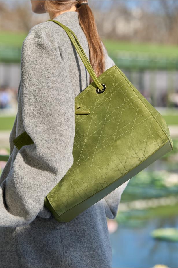 مجموعة ديور لخريف وشتاء 2026... أندرسون يستعيد أمجاد القرن الثامن عشر بلمسة عصرية