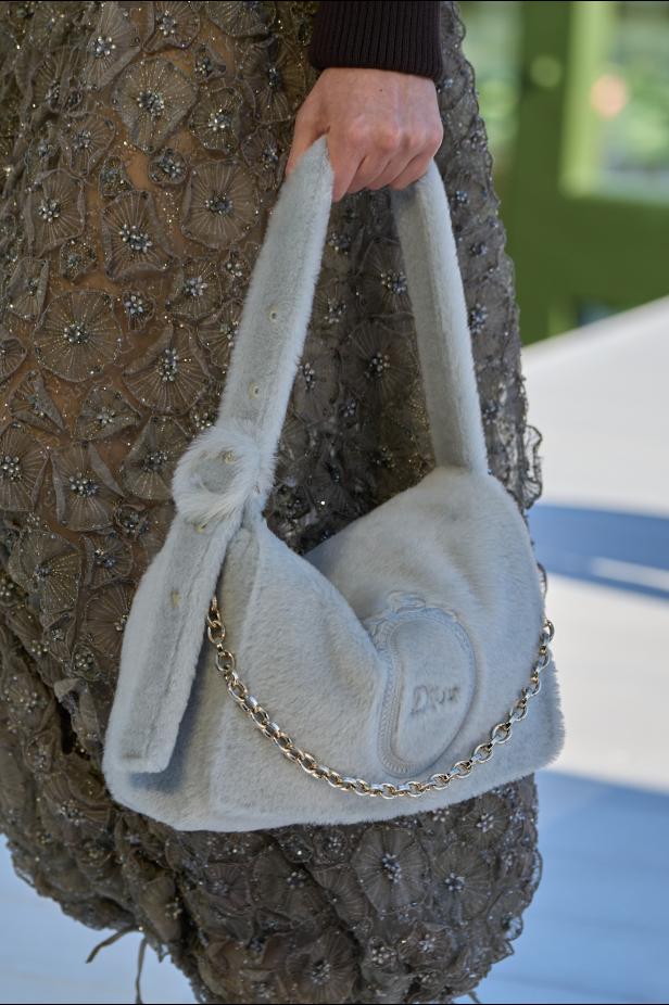 مجموعة ديور لخريف وشتاء 2026... أندرسون يستعيد أمجاد القرن الثامن عشر بلمسة عصرية