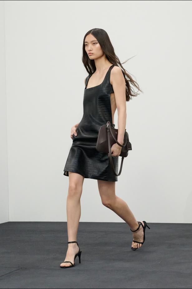 مجموعة Courrèges لخريف وشتاء 2027 أقمشة حرة وجريئة