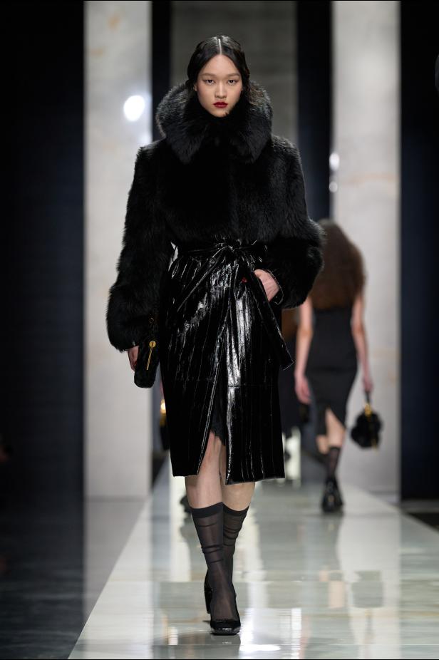 عرض دولتشي أند غابانا لخريف 2026... قصيدة سوداء في حب الهوية والأنوثة الطاغية