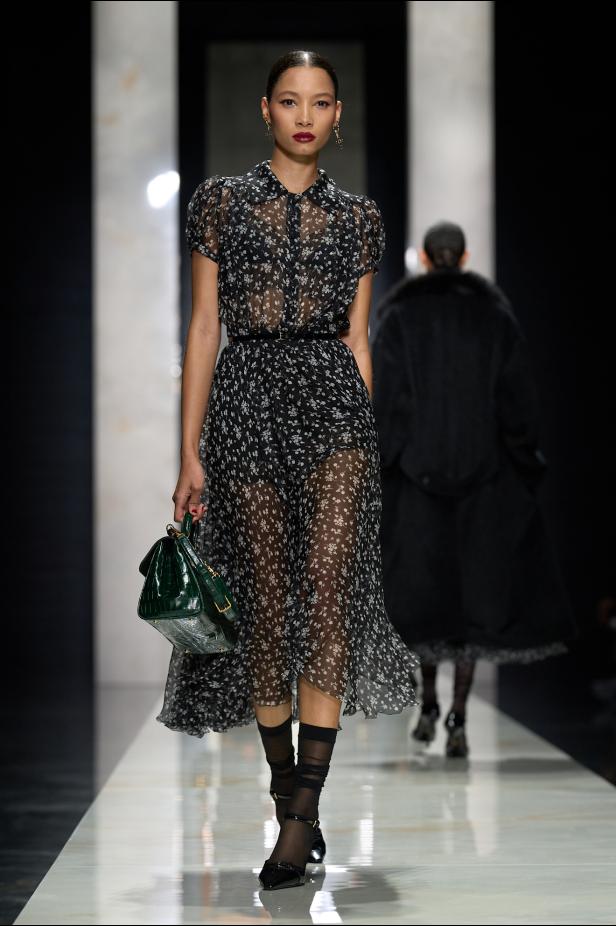 عرض دولتشي أند غابانا لخريف 2026... قصيدة سوداء في حب الهوية والأنوثة الطاغية