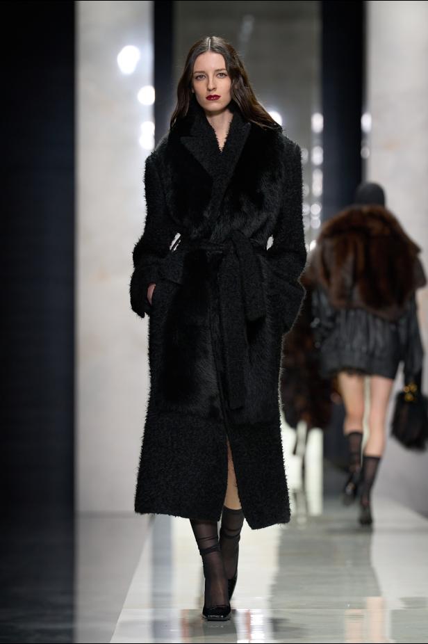 عرض دولتشي أند غابانا لخريف 2026... قصيدة سوداء في حب الهوية والأنوثة الطاغية