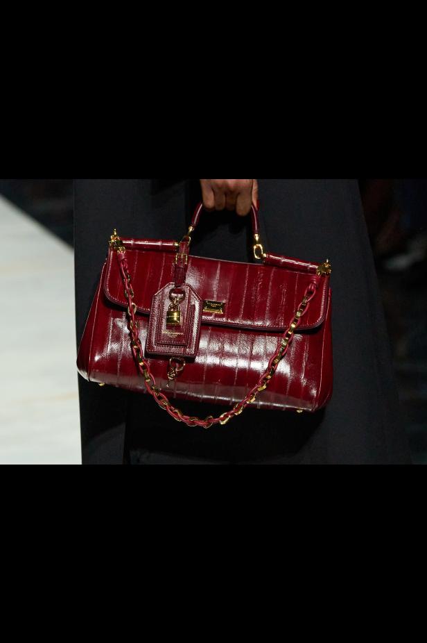 عرض دولتشي أند غابانا لخريف 2026... قصيدة سوداء في حب الهوية والأنوثة الطاغية