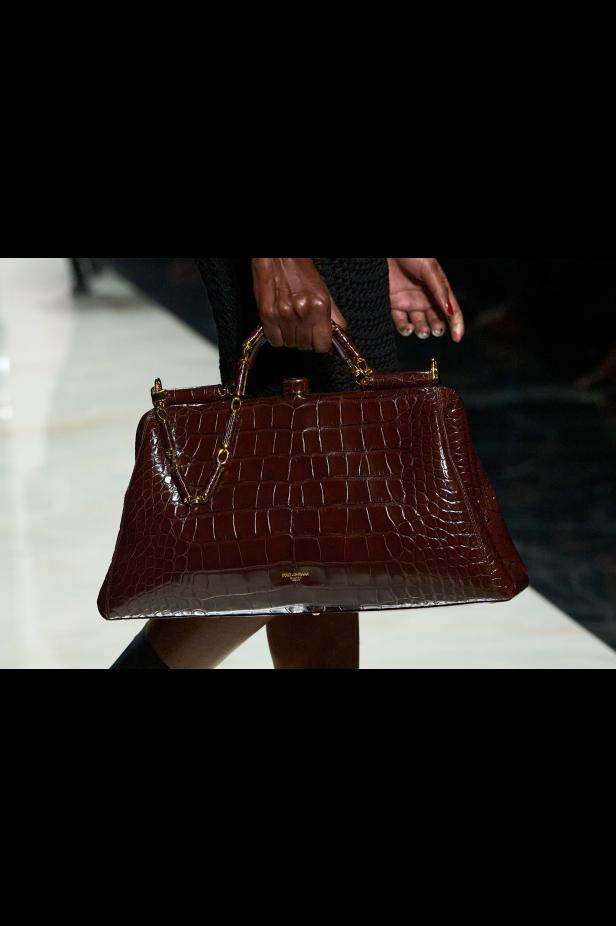 عرض دولتشي أند غابانا لخريف 2026... قصيدة سوداء في حب الهوية والأنوثة الطاغية