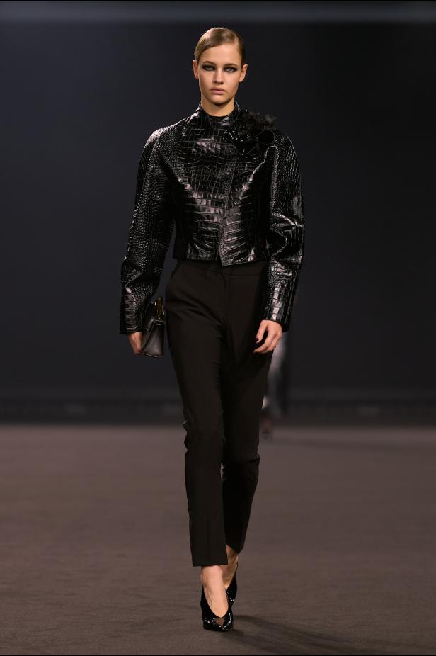 نيويورك التسعينيات برؤية إيلي صعب في مجموعة خريف 2026... لامرأة تجمع بين تناقضات ‏المدينة الساحرة