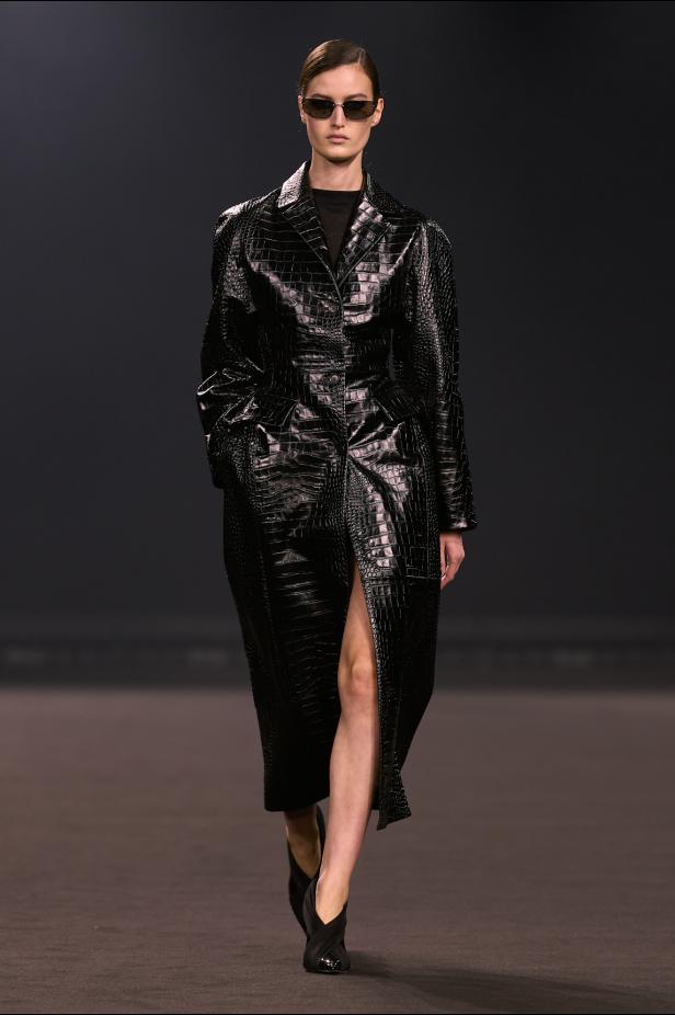 نيويورك التسعينيات برؤية إيلي صعب في مجموعة خريف 2026... لامرأة تجمع بين تناقضات ‏المدينة الساحرة