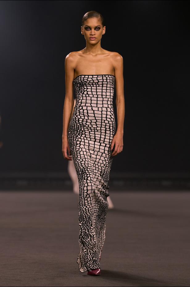 نيويورك التسعينيات برؤية إيلي صعب في مجموعة خريف 2026... لامرأة تجمع بين تناقضات ‏المدينة الساحرة