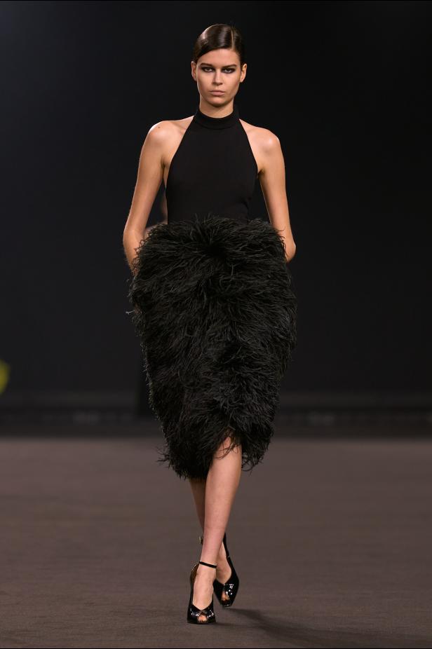 نيويورك التسعينيات برؤية إيلي صعب في مجموعة خريف 2026... لامرأة تجمع بين تناقضات ‏المدينة الساحرة