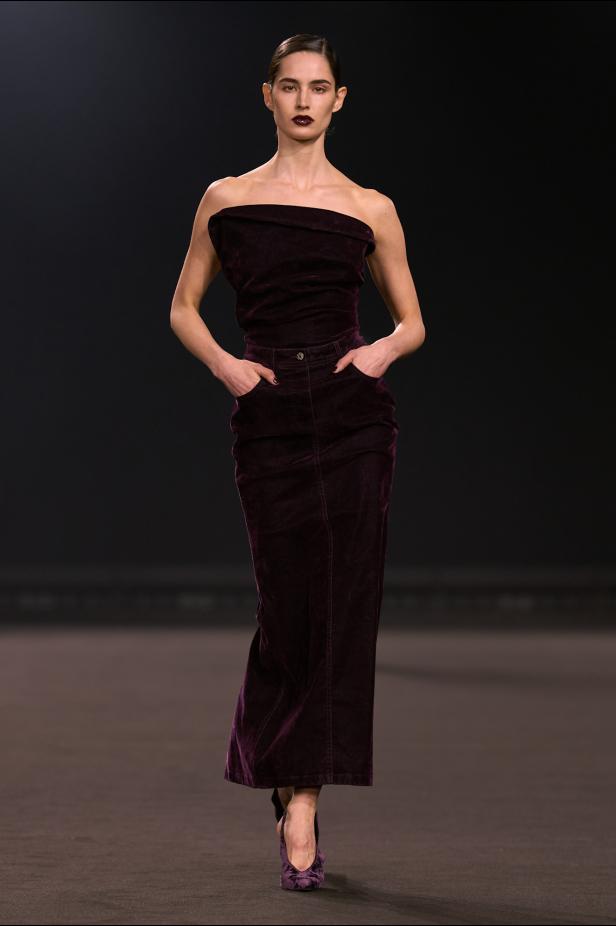 نيويورك التسعينيات برؤية إيلي صعب في مجموعة خريف 2026... لامرأة تجمع بين تناقضات ‏المدينة الساحرة