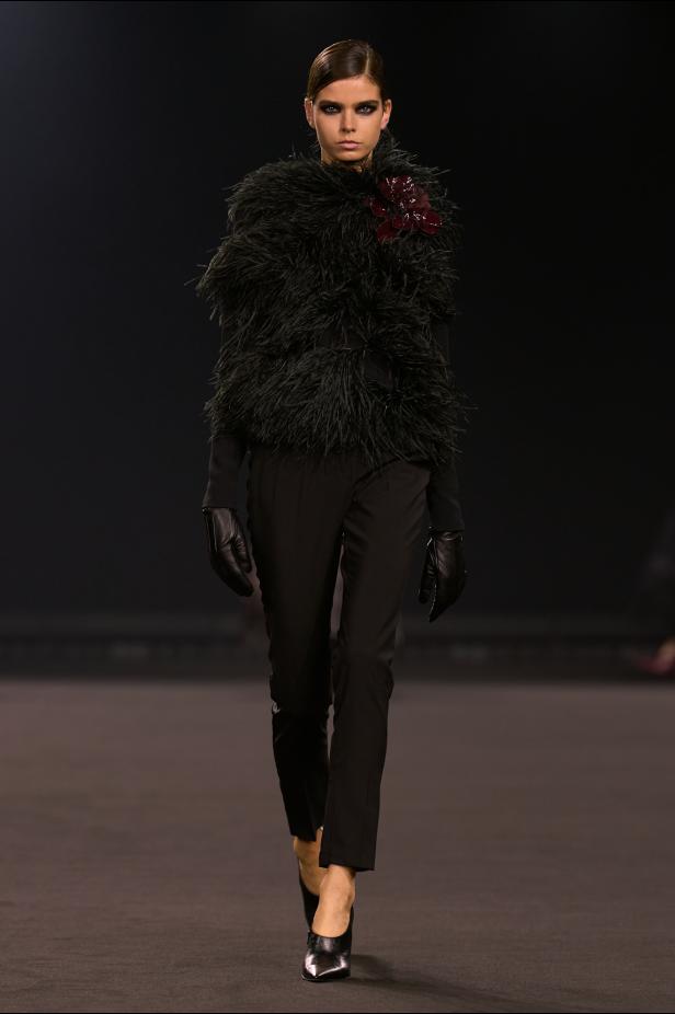 نيويورك التسعينيات برؤية إيلي صعب في مجموعة خريف 2026... لامرأة تجمع بين تناقضات ‏المدينة الساحرة