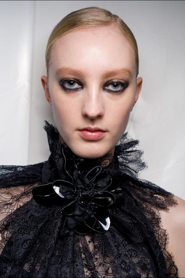 نيويورك التسعينيات برؤية إيلي صعب في مجموعة خريف 2026