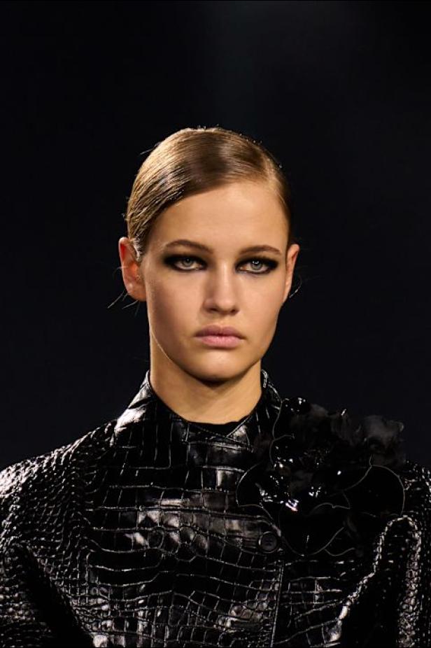 نيويورك التسعينيات برؤية إيلي صعب في مجموعة خريف 2026