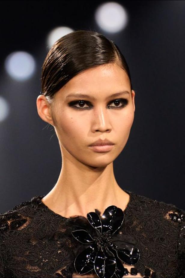 نيويورك التسعينيات برؤية إيلي صعب في مجموعة خريف 2026