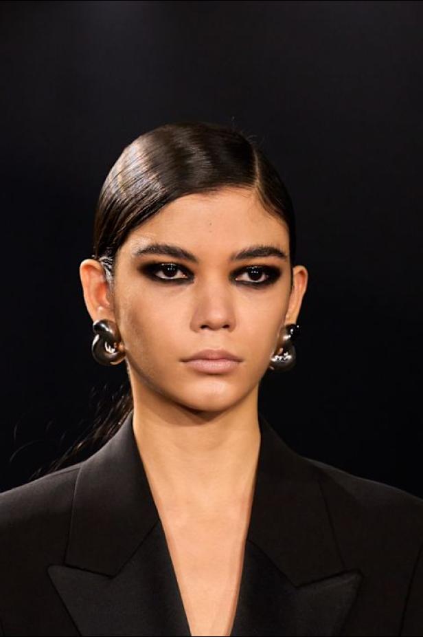 نيويورك التسعينيات برؤية إيلي صعب في مجموعة خريف 2026