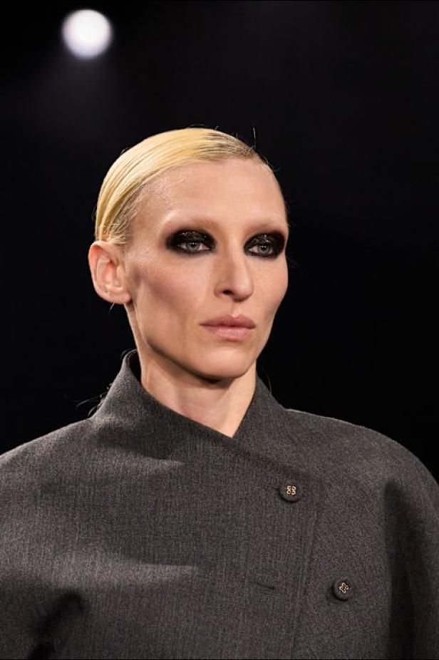 نيويورك التسعينيات برؤية إيلي صعب في مجموعة خريف 2026