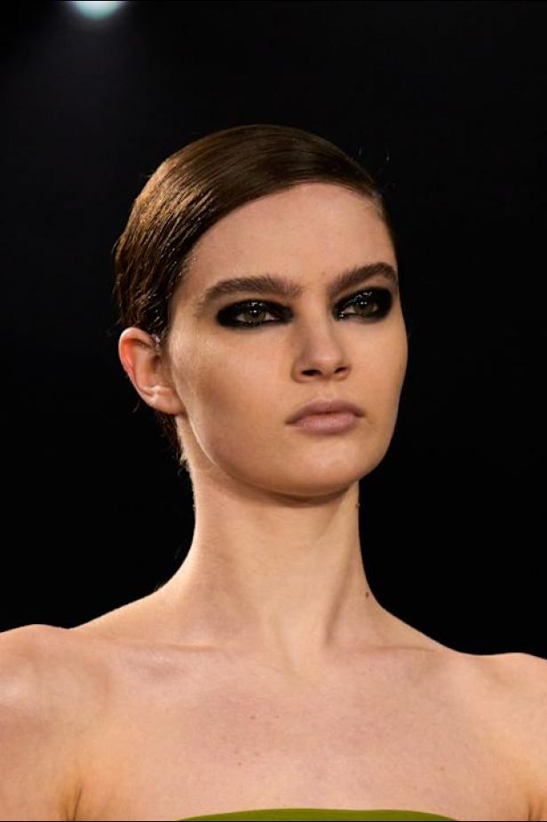 نيويورك التسعينيات برؤية إيلي صعب في مجموعة خريف 2026