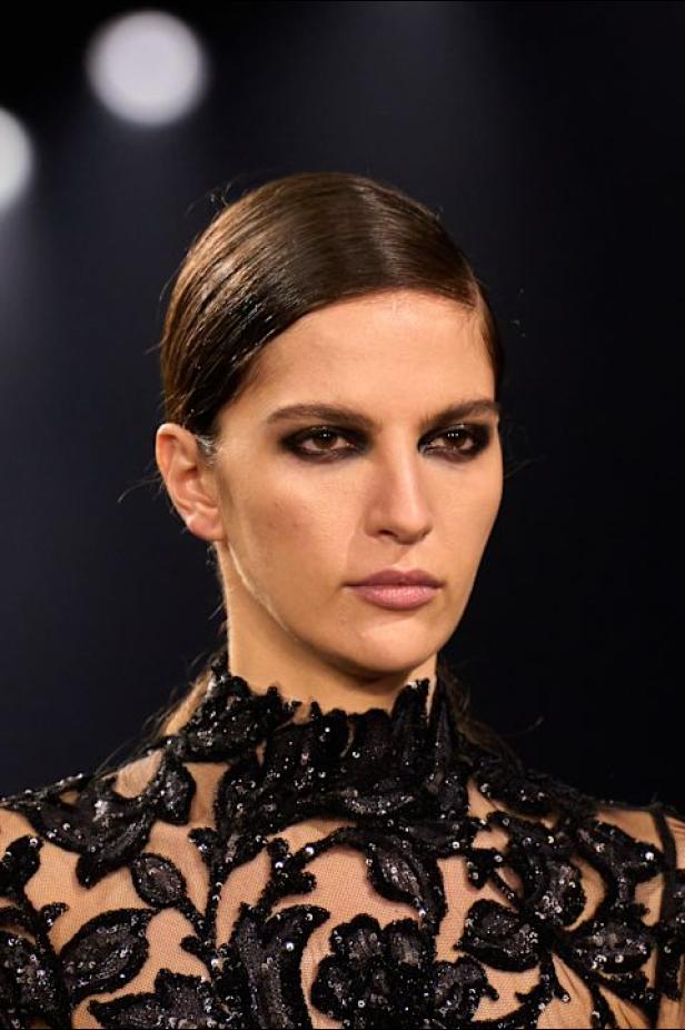 نيويورك التسعينيات برؤية إيلي صعب في مجموعة خريف 2026