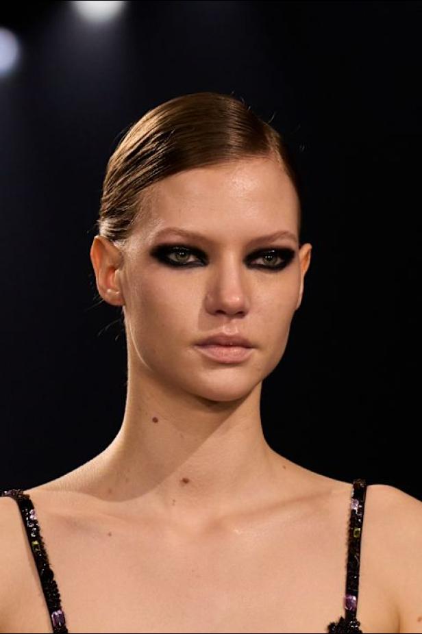 نيويورك التسعينيات برؤية إيلي صعب في مجموعة خريف 2026