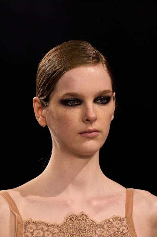 نيويورك التسعينيات برؤية إيلي صعب في مجموعة خريف 2026