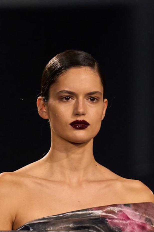 نيويورك التسعينيات برؤية إيلي صعب في مجموعة خريف 2026