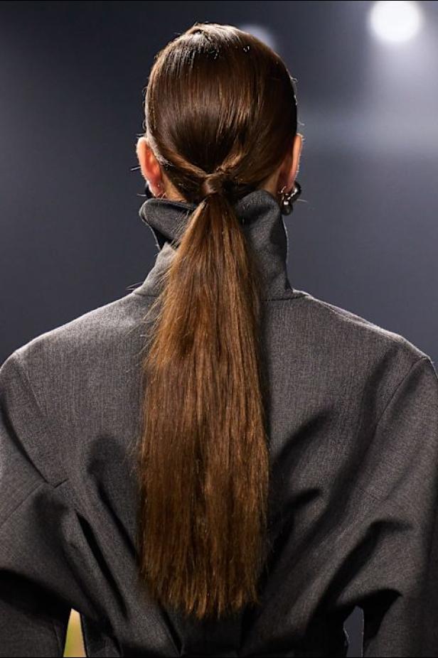 نيويورك التسعينيات برؤية إيلي صعب في مجموعة خريف 2026