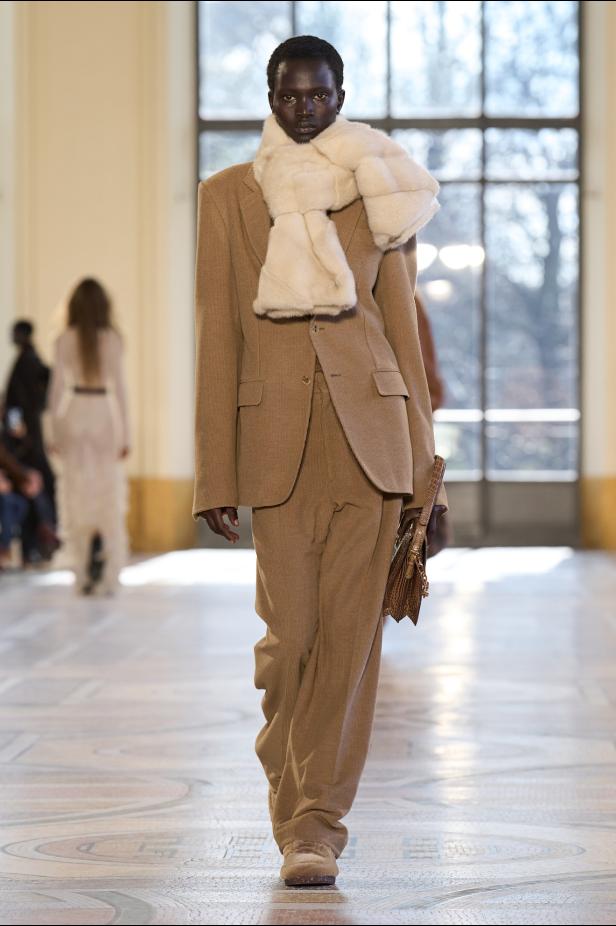 غابرييلا هيرست توجّه من خلال مجموعة خريف 2026 تحية إنسانية بروح معاصرة