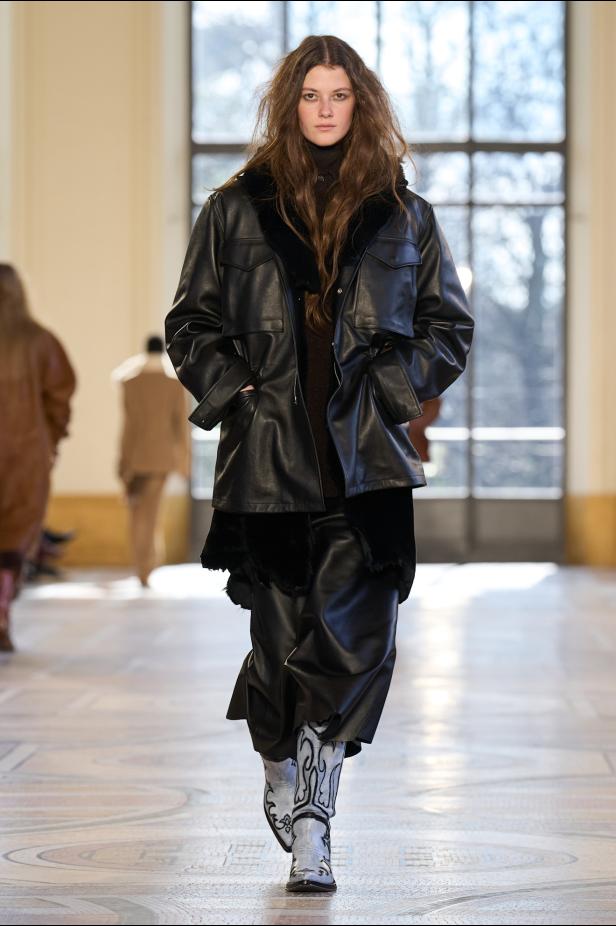 غابرييلا هيرست توجّه من خلال مجموعة خريف 2026 تحية إنسانية بروح معاصرة