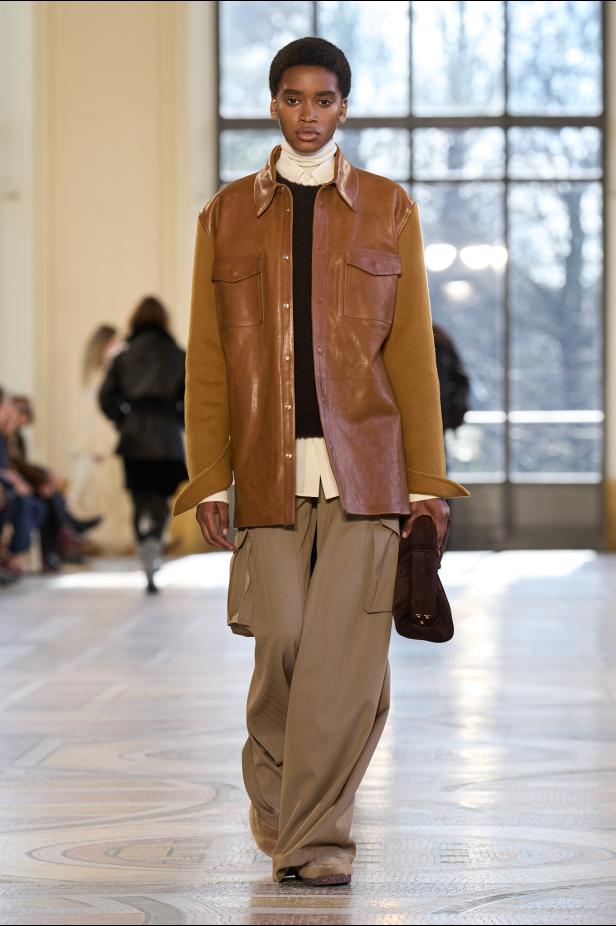 غابرييلا هيرست توجّه من خلال مجموعة خريف 2026 تحية إنسانية بروح معاصرة