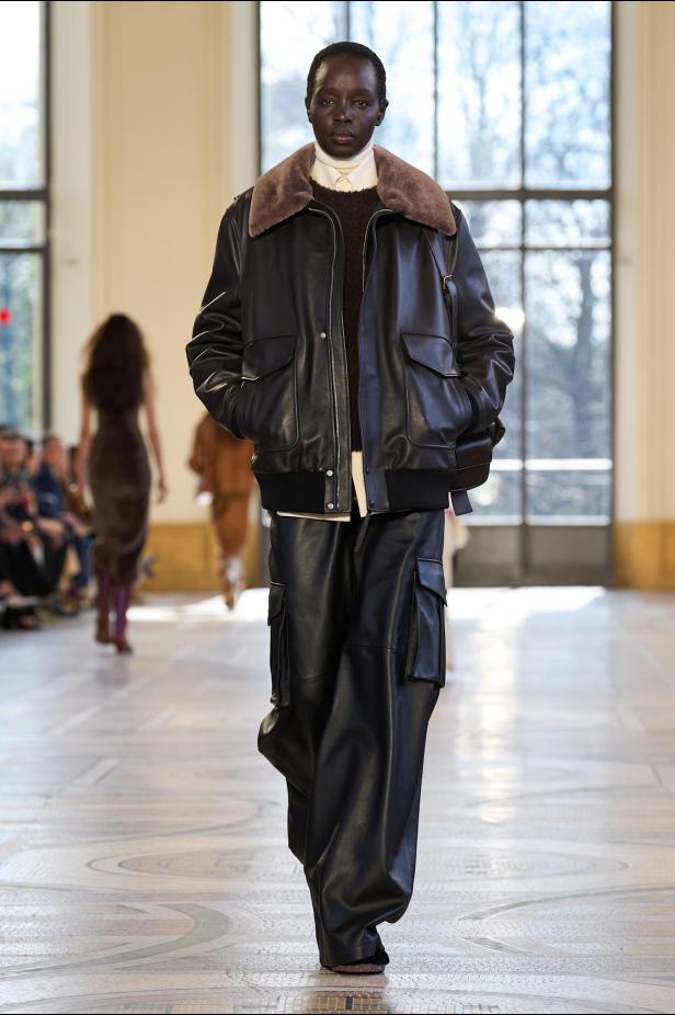 غابرييلا هيرست توجّه من خلال مجموعة خريف 2026 تحية إنسانية بروح معاصرة