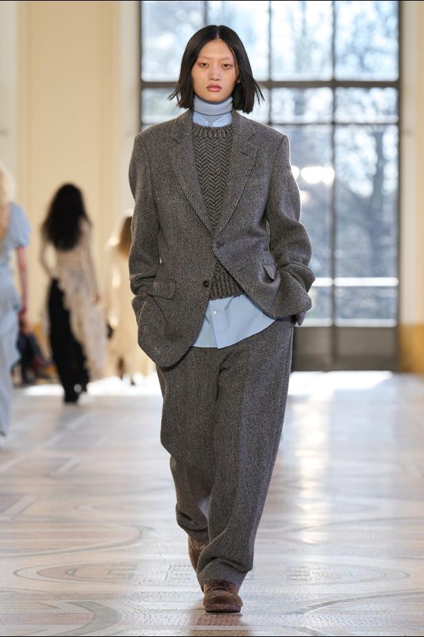 غابرييلا هيرست توجّه من خلال مجموعة خريف 2026 تحية إنسانية بروح معاصرة