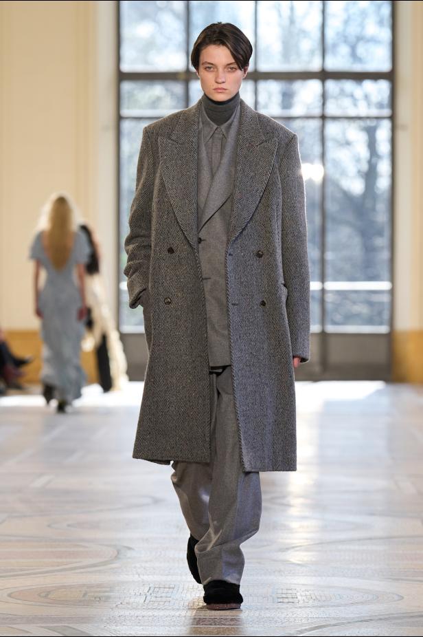 غابرييلا هيرست توجّه من خلال مجموعة خريف 2026 تحية إنسانية بروح معاصرة