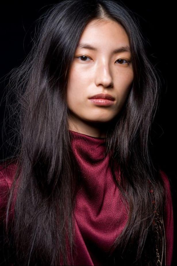 غابرييلا هيرست توجّه من خلال مجموعة خريف 2026 تحية إنسانية بروح معاصرة