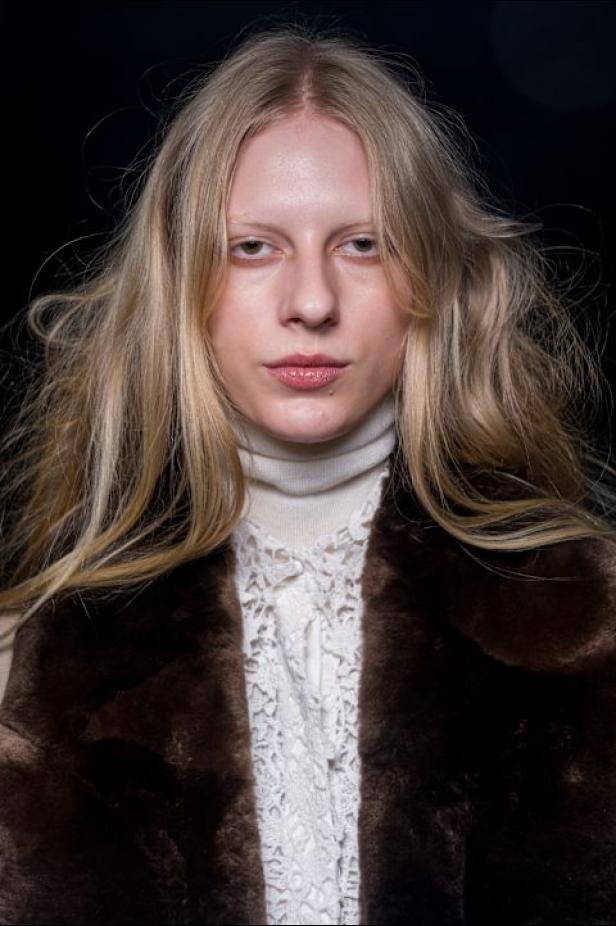 غابرييلا هيرست توجّه من خلال مجموعة خريف 2026 تحية إنسانية بروح معاصرة