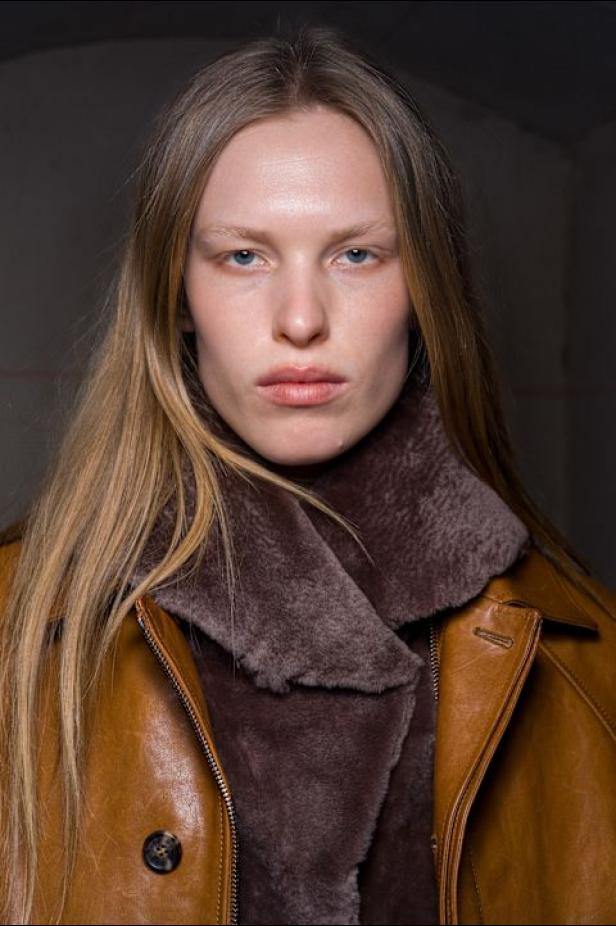 غابرييلا هيرست توجّه من خلال مجموعة خريف 2026 تحية إنسانية بروح معاصرة