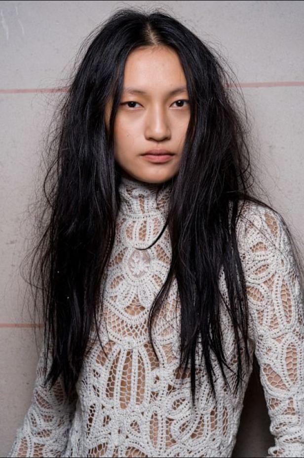 غابرييلا هيرست توجّه من خلال مجموعة خريف 2026 تحية إنسانية بروح معاصرة