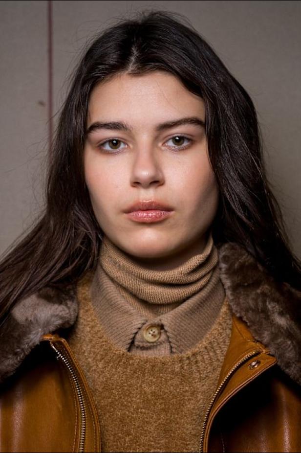 غابرييلا هيرست توجّه من خلال مجموعة خريف 2026 تحية إنسانية بروح معاصرة