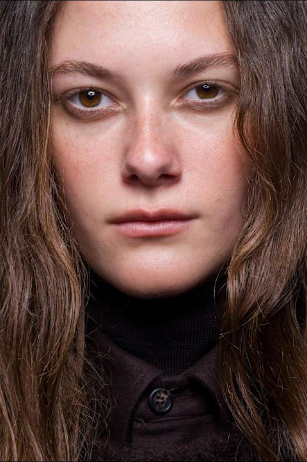 غابرييلا هيرست توجّه من خلال مجموعة خريف 2026 تحية إنسانية بروح معاصرة