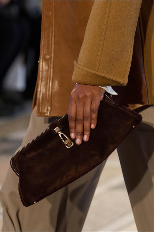 غابرييلا هيرست توجّه من خلال مجموعة خريف 2026 تحية إنسانية بروح معاصرة