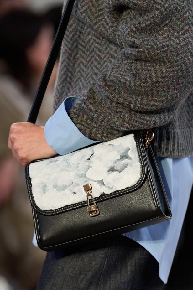 غابرييلا هيرست توجّه من خلال مجموعة خريف 2026 تحية إنسانية بروح معاصرة